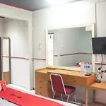 Reddoorz Plus Near Rscm Jakarta