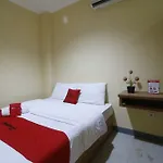 Reddoorz Near Itc Cempaka Mas