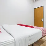 Oyo 127 W Residence
