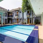 Oyo 968 Tirthankara Residence