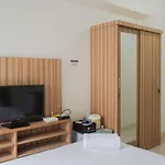 Cozy Studio Green Pramuka Apartment Next To Mall By Travelio