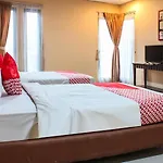 Oyo 968 Tirthankara Residence
