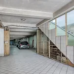 Reddoorz Plus Near Jakarta Kota Station