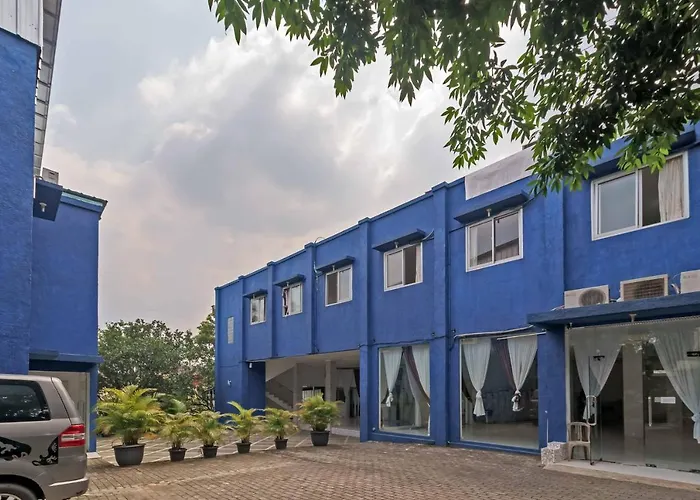 RedDoorz Syariah near Ragunan Zoo 3