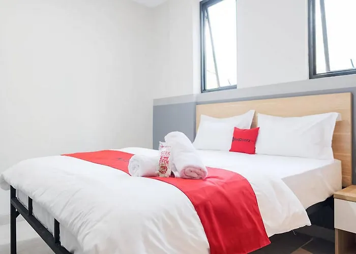 Reddoorz Plus Near Taman Anggrek Mall