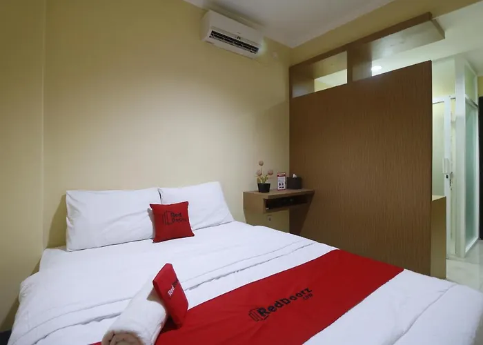 Reddoorz Near Itc Cempaka Mas