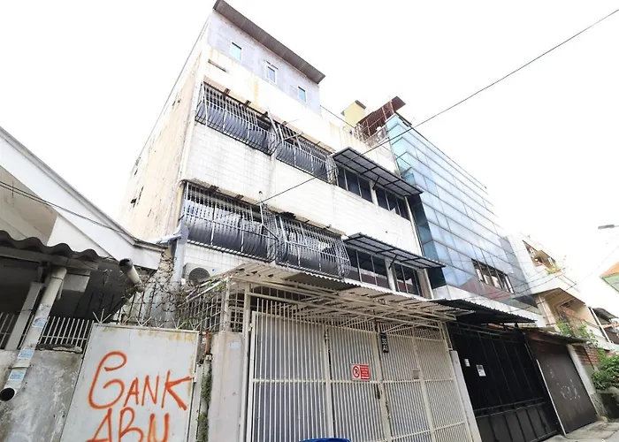 Eiffel Residence Batu Tulis 35A1 - Female Only