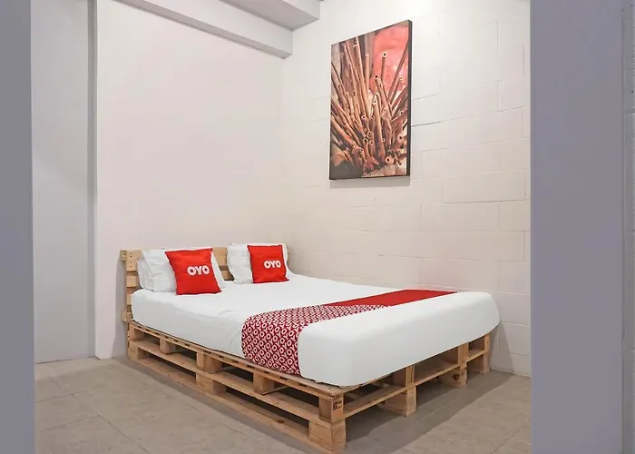 Spot On 91821 The Packer Lodge Jakarta