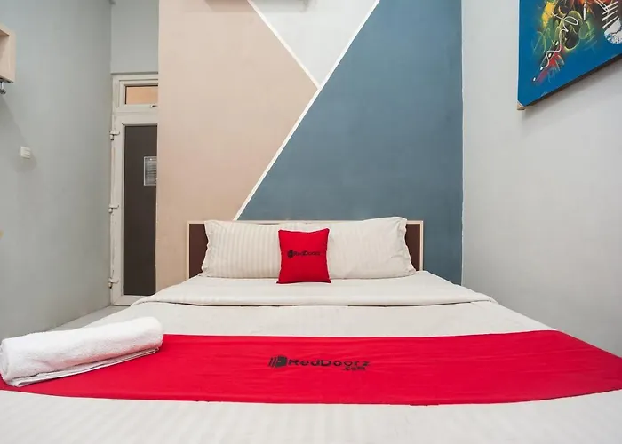 RedDoorz near Binus Anggrek 2