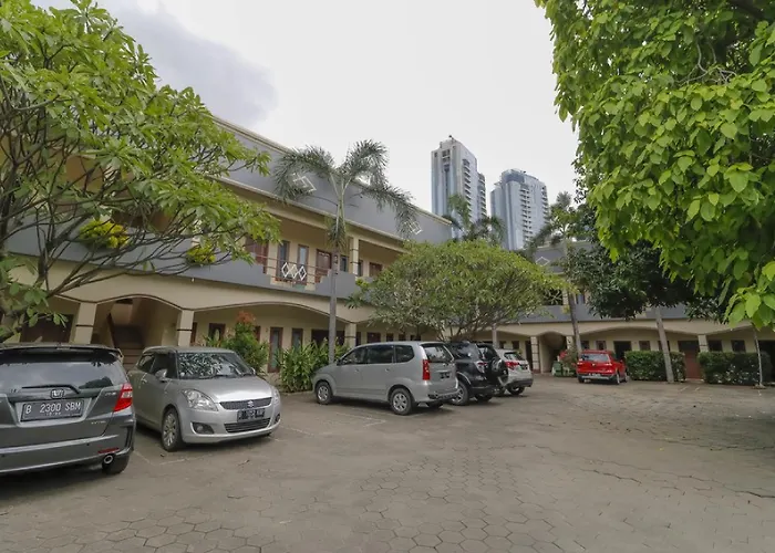 Reddoorz Plus @ Karet Pedurenan 3