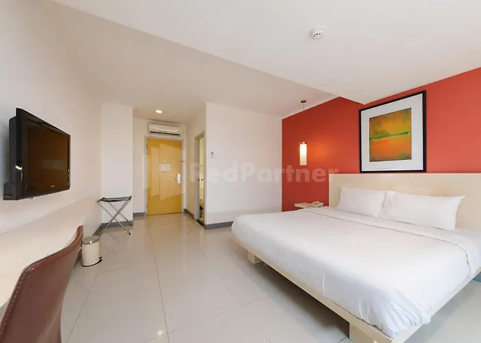 Metro Hotel Near Kota Tua Mitra Reddoorz