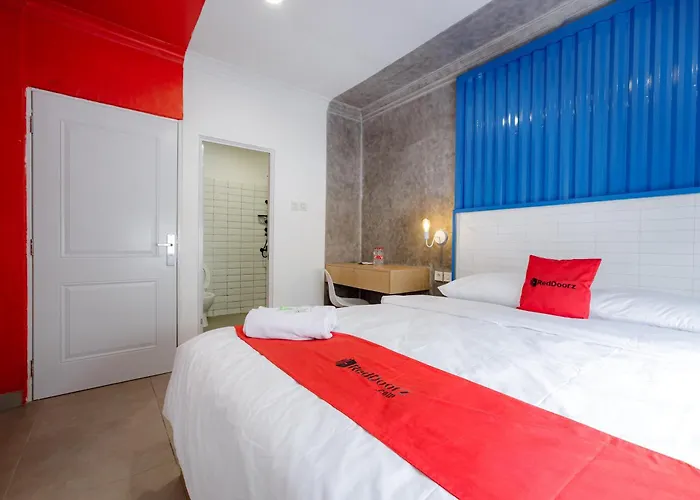 Reddoorz Plus At Jalan Gatot Subroto Jakarta
