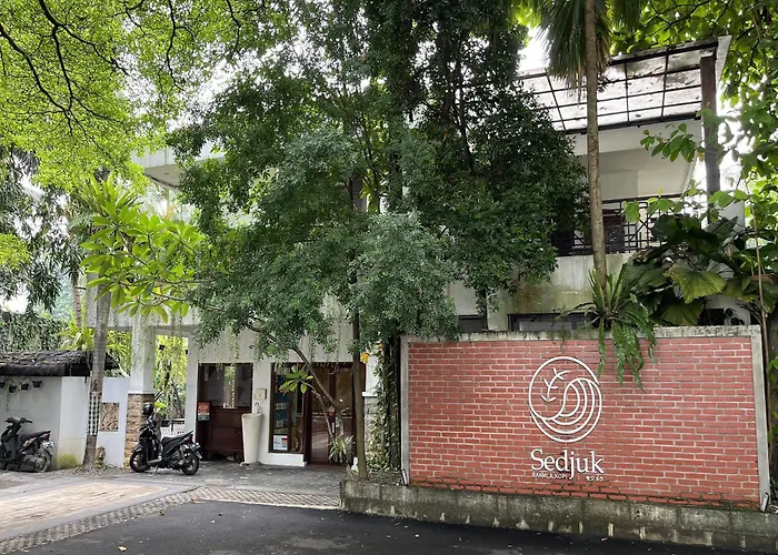 R Residence Jakarta