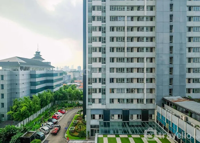 Comfort And Homey 2Br At Nifarro Park Apartment By Travelio