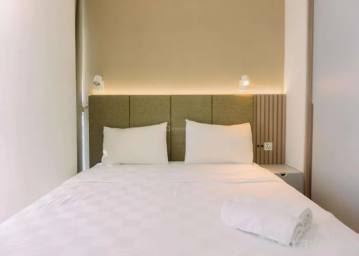 Comfort And Nice 2Br At Gold Coast Apartment By Travelio