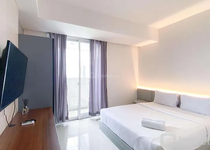 Cozy Living And Warm Studio Apartment At West Vista By Travelio