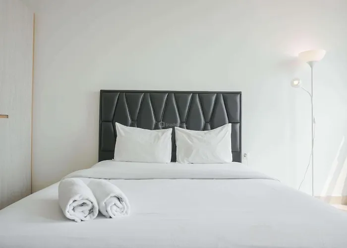 Minimalist And Strategic Studio Room At Menteng Park Apartment By Travelio
