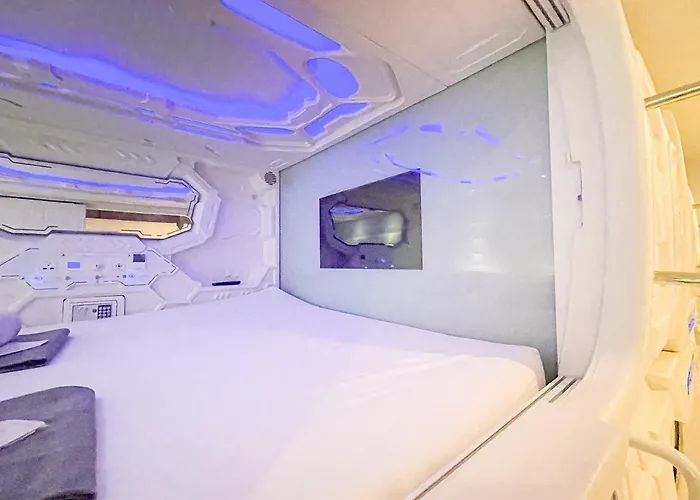 Reddoorz Hotel Capsule At Batu Tulis