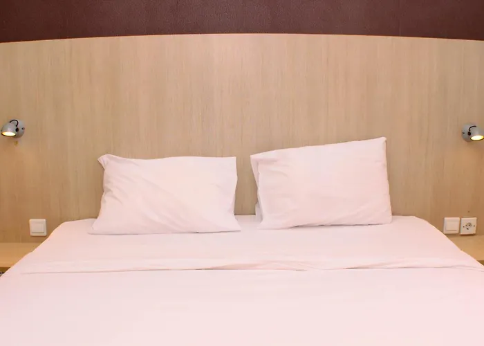 Elegant And Comfy 1Br Apartment At Marina Ancol By Travelio