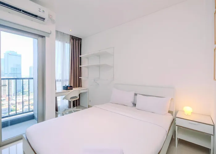 Great Deal Studio Apartment At The Newton Ciputra World 2 By Travelio