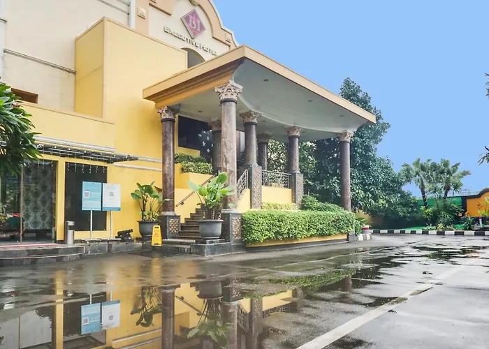 Super Oyo Townhouse Oak Bi Executive