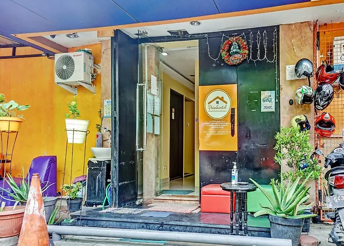 Super Oyo 90692 Point Hostel