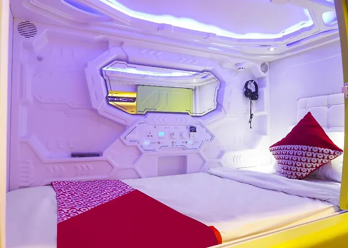 Super Oyo 91328 Fiducia Capsule Hotel