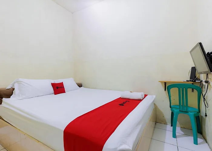 Reddoorz Near Esa Unggul University Jakarta Campus