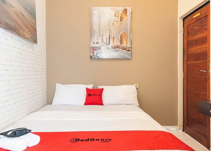 Reddoorz Plus Near Hayam Wuruk 2