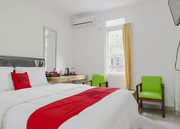 Reddoorz Plus Near Upn Veteran Jakarta