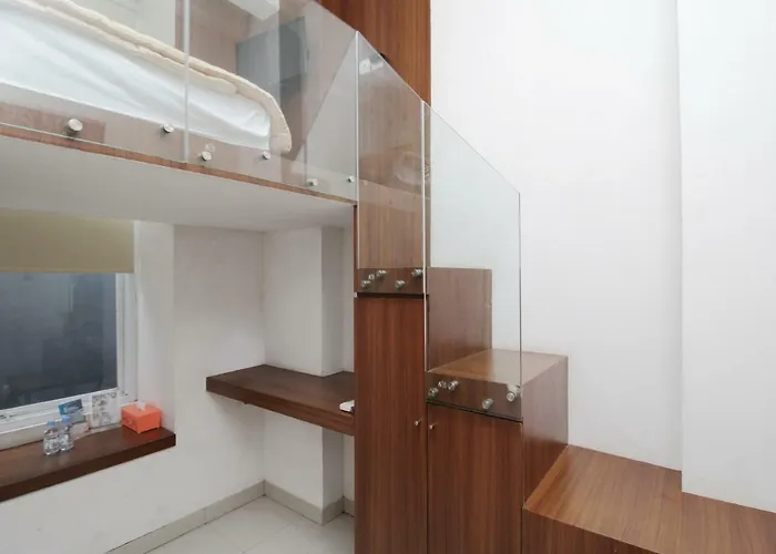 Kamar Keluarga Averio