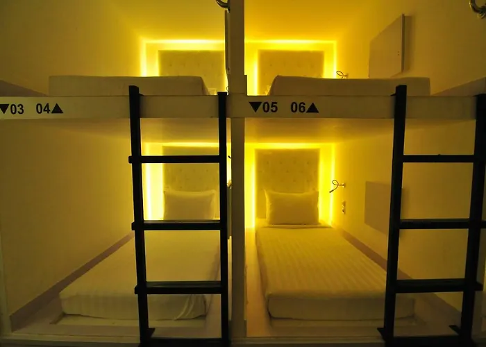 Capsule Hostel Old Batavia
