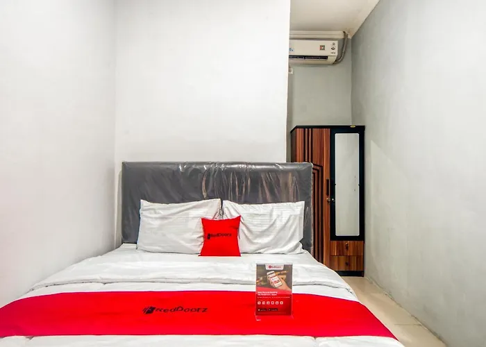 Reddoorz Near Graha Cijantung Mall