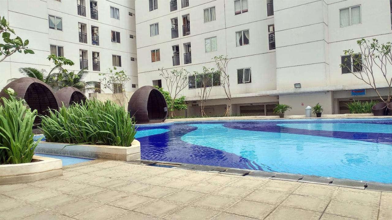 Apartment Elegant And Comfy 2br Above Mall At Bassura By Travelio