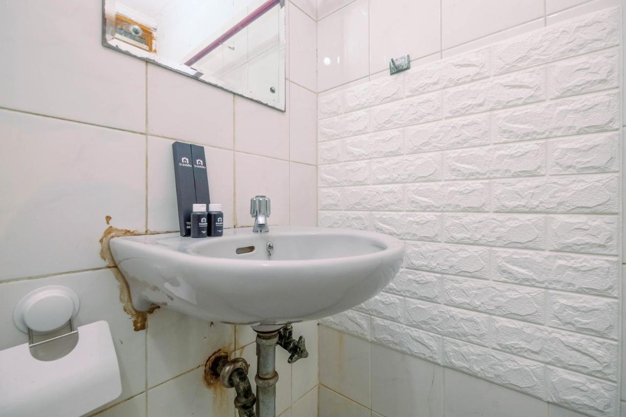 Apartment New Furnished 1br Rajawali By Travelio
