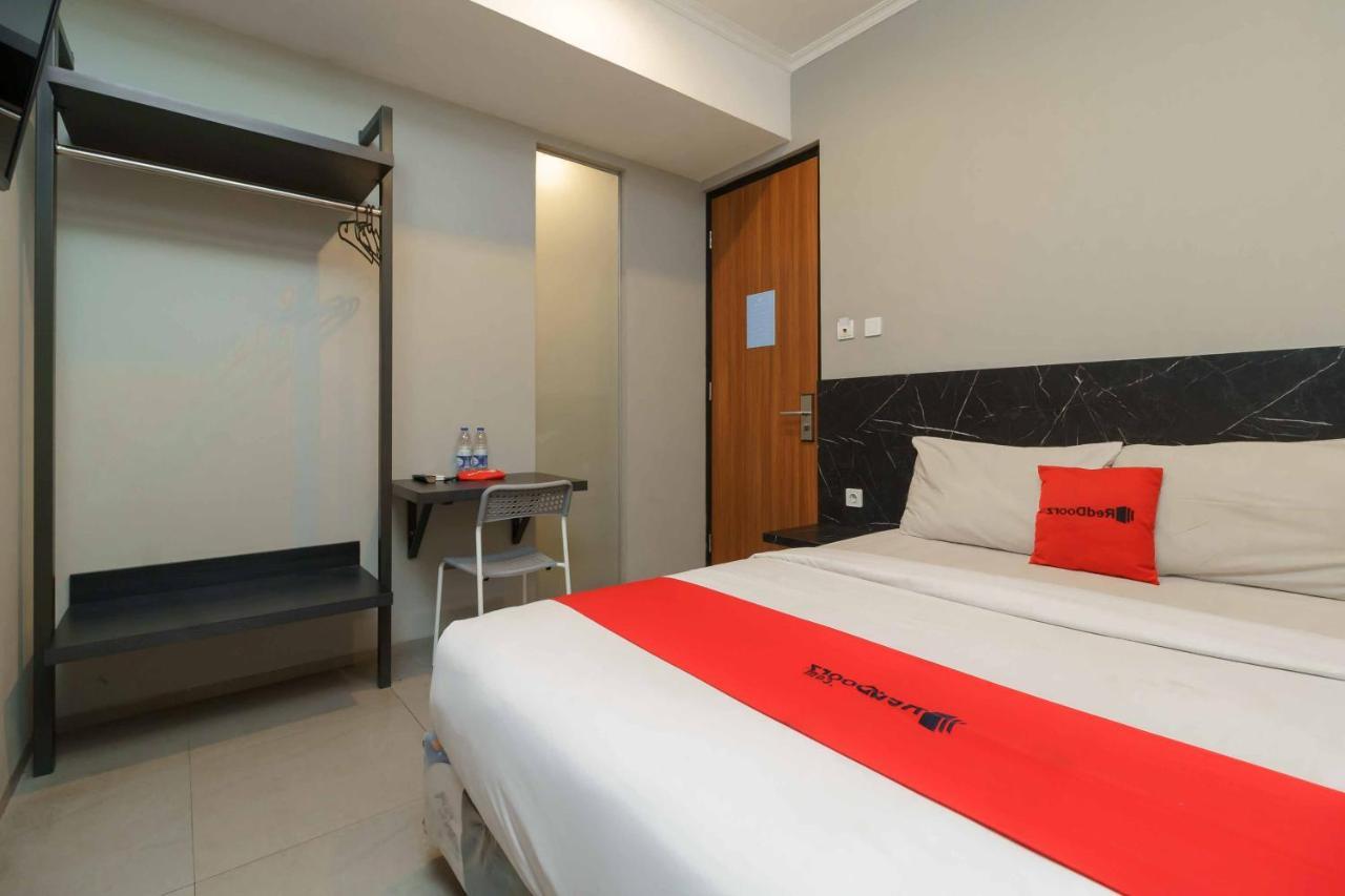 Guest house Reddoorz Near Radio Dalam 3