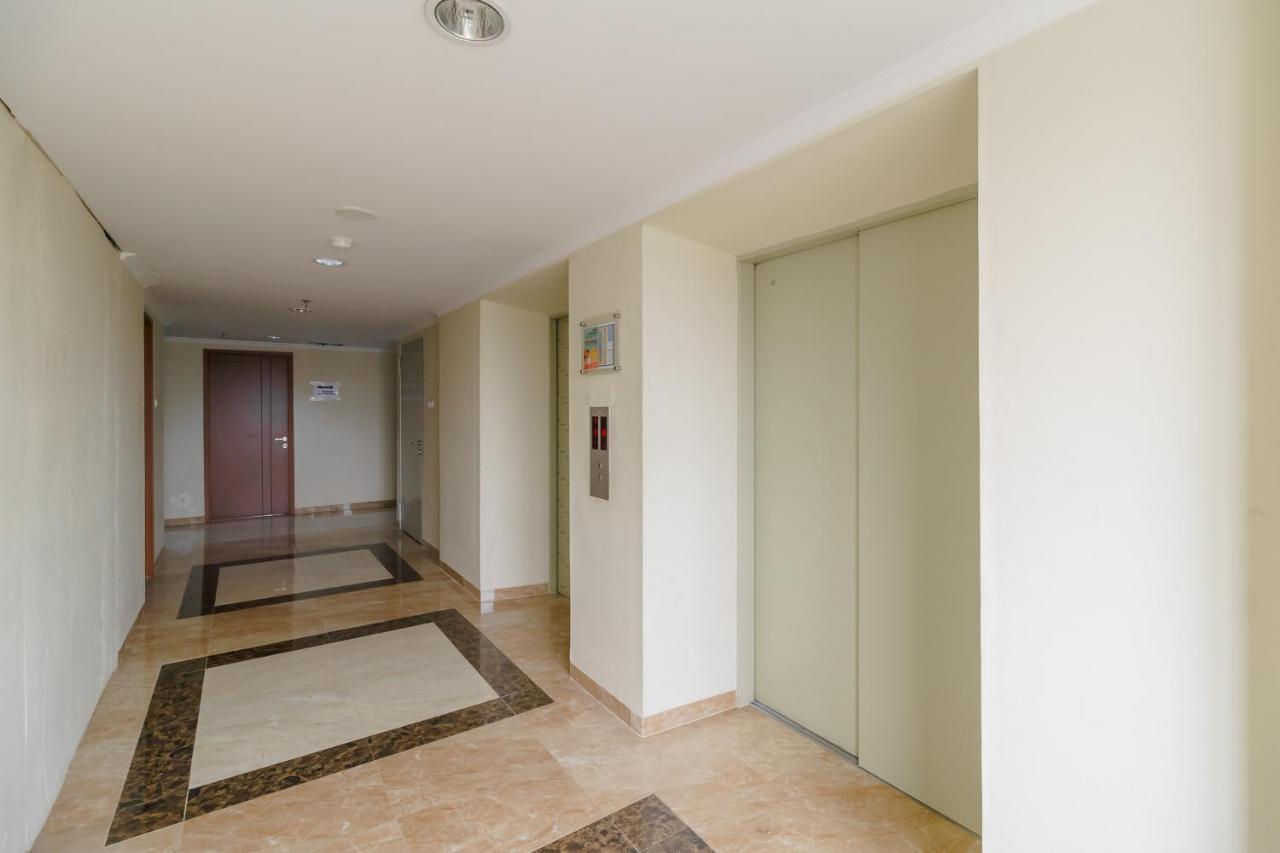 Apartment Redliving Green Lake View Cimanggis - Win *