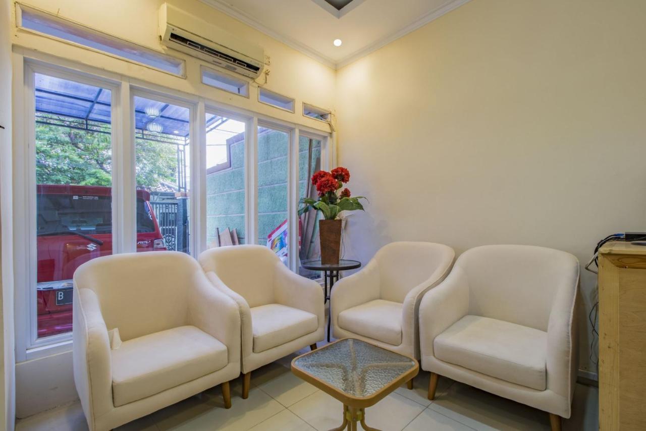 Guest house De 80's Matraman Jakarta
