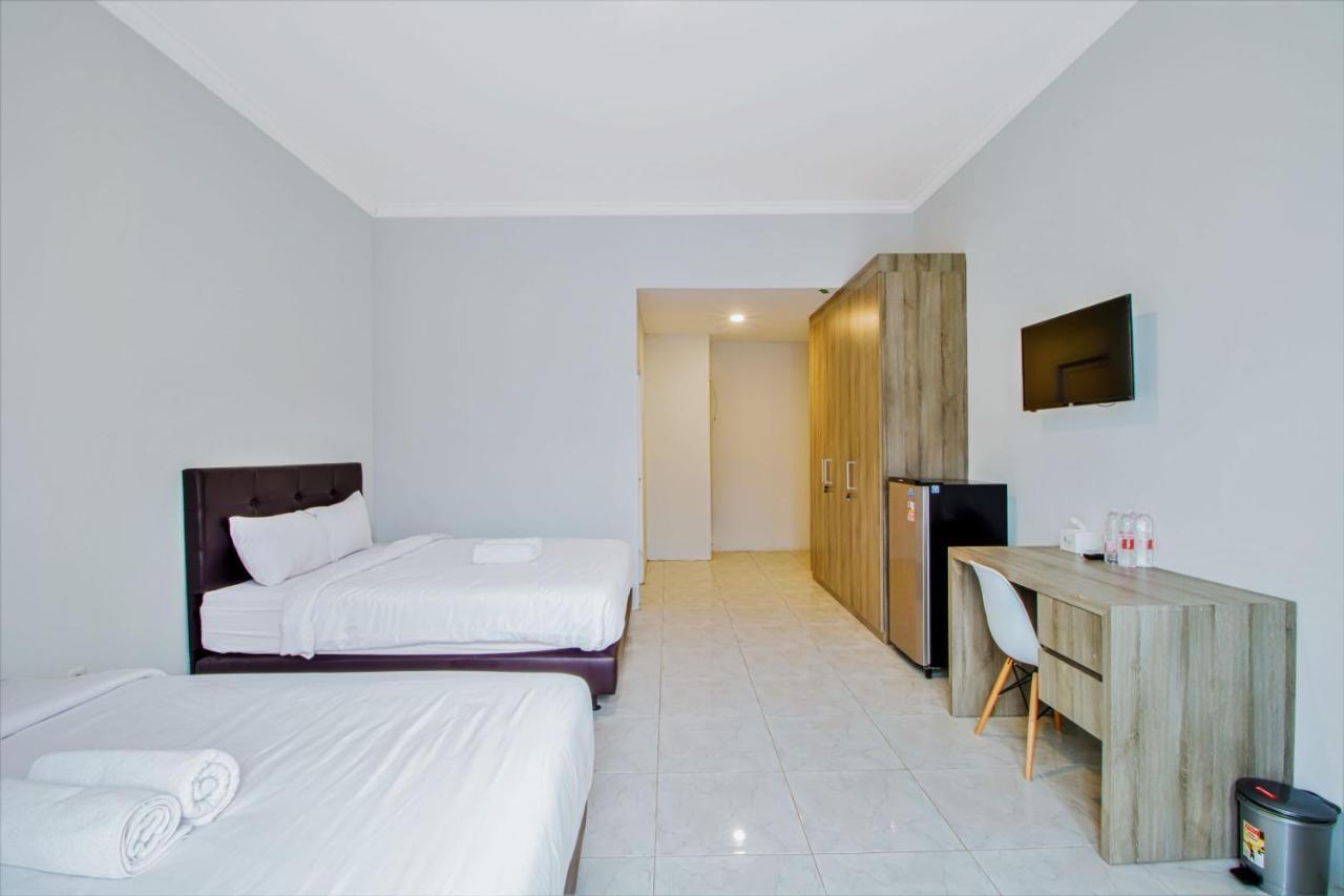 Guest house De 80's Genteng Ijo