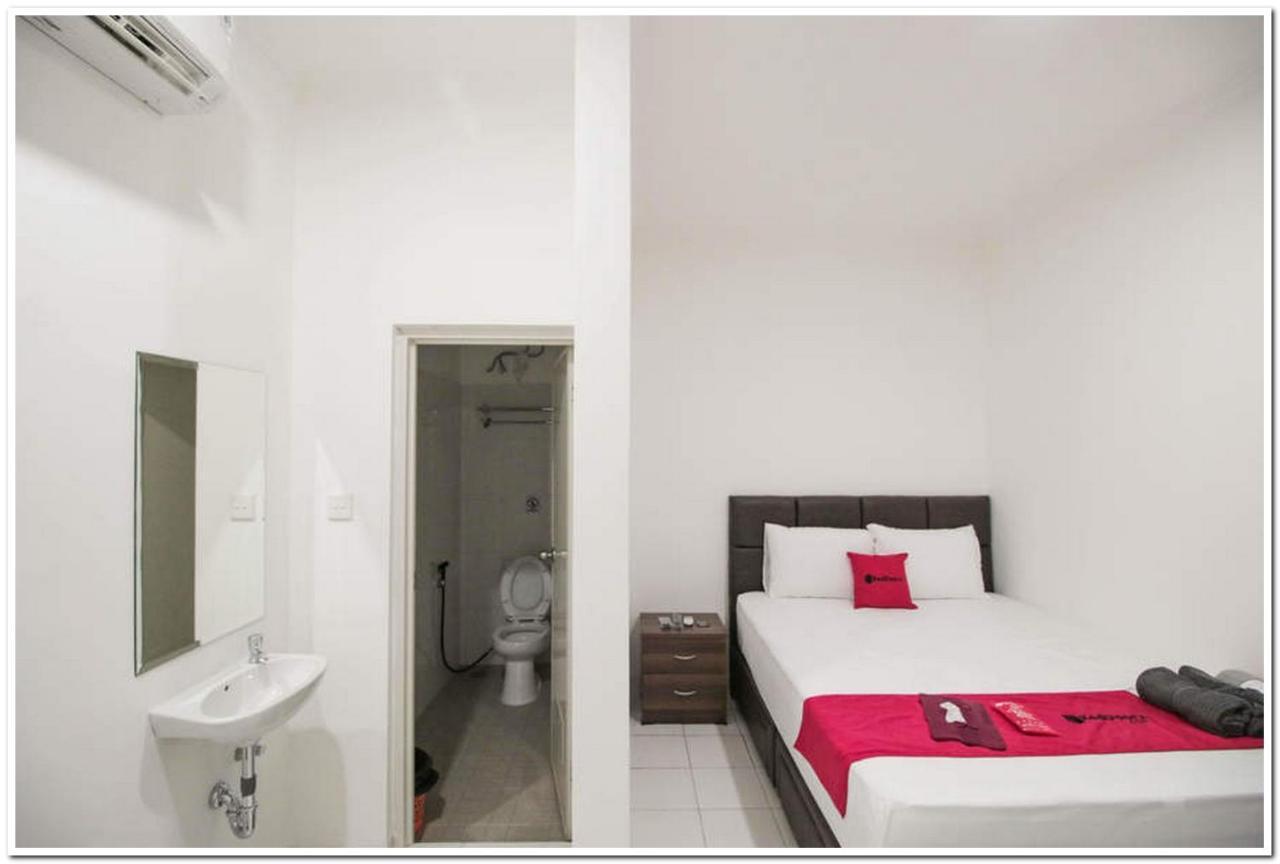 Reddoorz @ Ruko Itc Roxy Mas Wisma tamu 2*