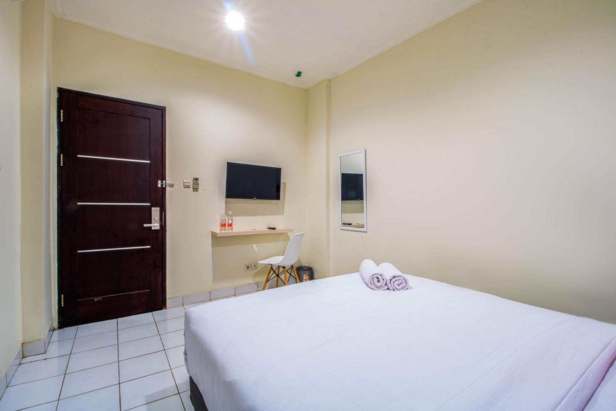 Guest house De 80's Ekonomi Jakarta