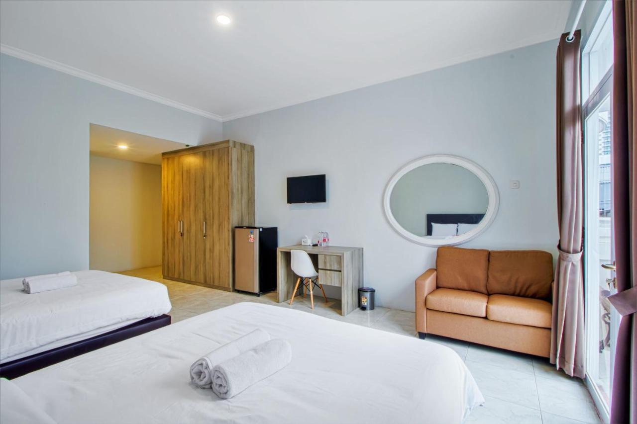 Guest house De 80's Genteng Ijo