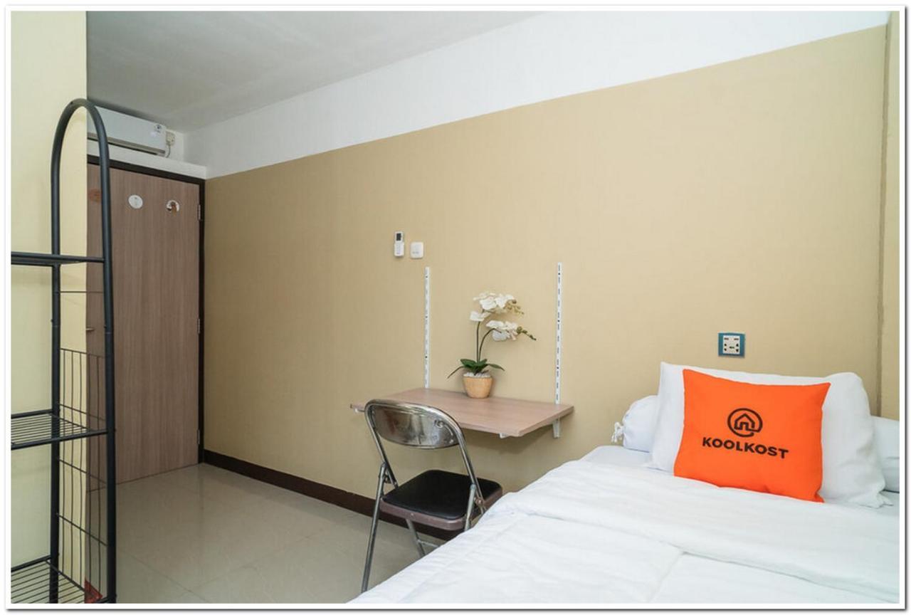 Guest house Koolkost Near Lokasari Square Jakarta