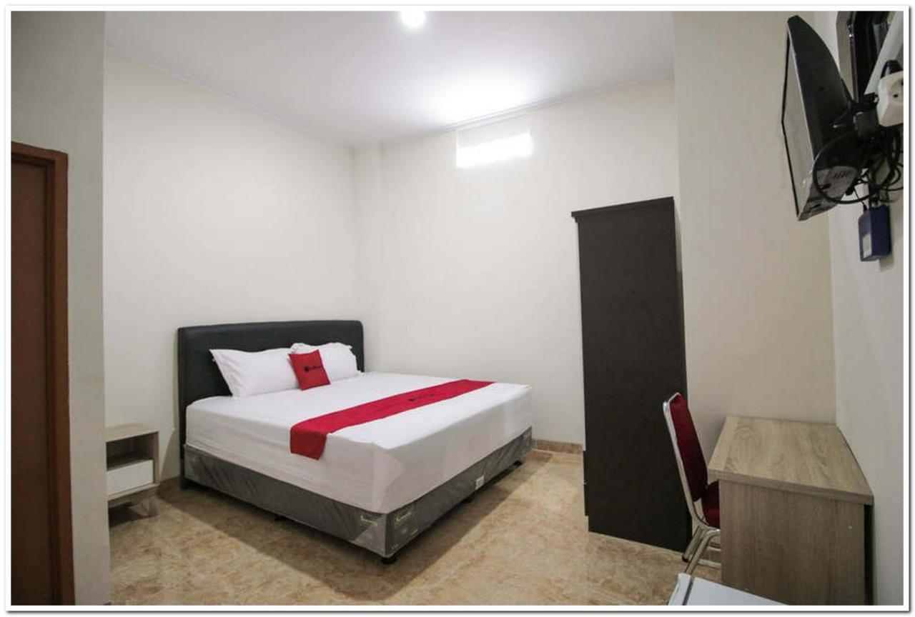 Hotel Reddoorz Syariah @ Jatinegara 2*