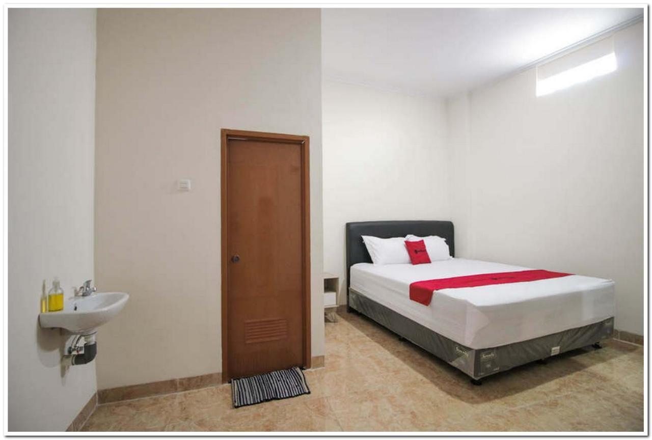 Hotel Reddoorz Syariah @ Jatinegara Jakarta