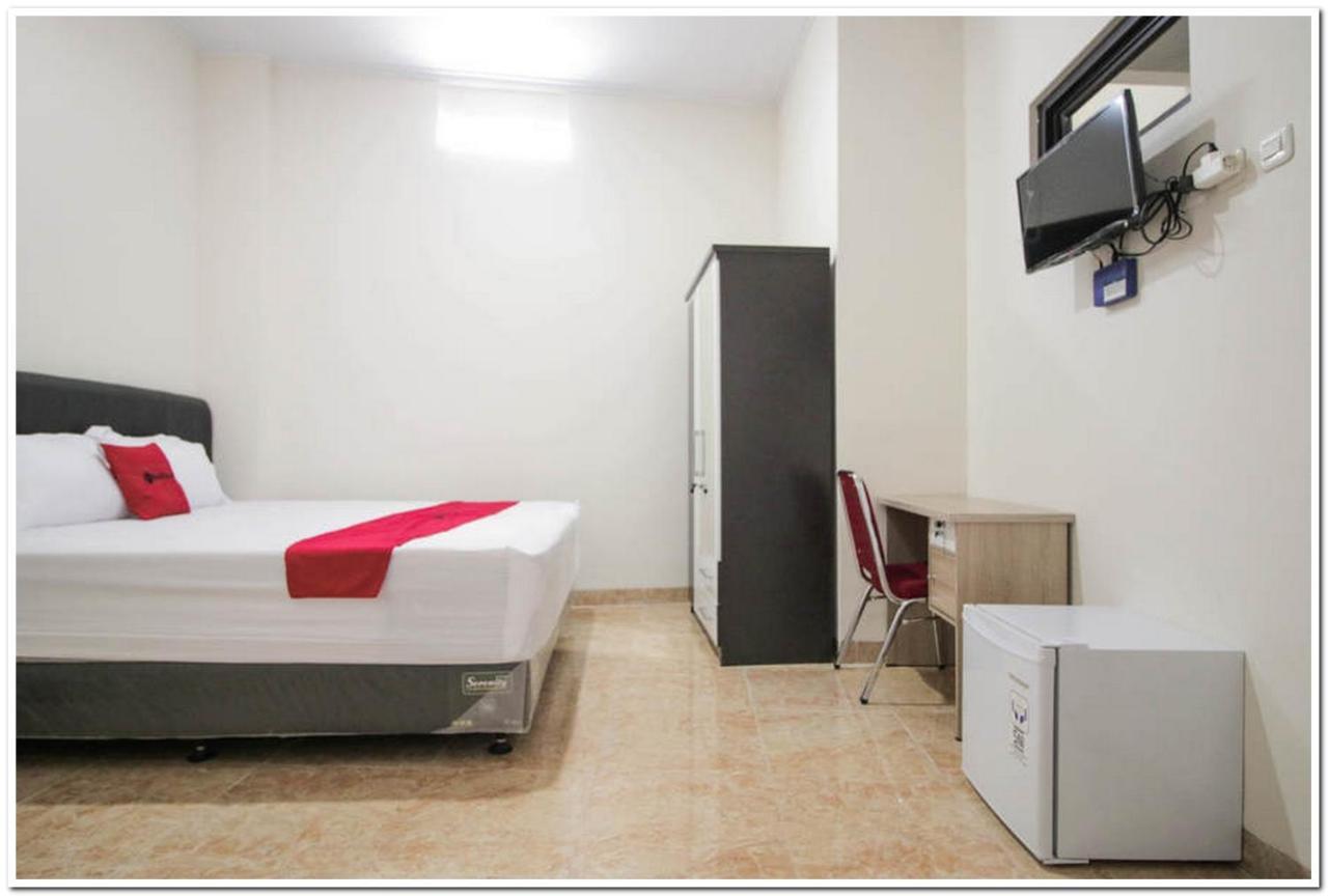Hotel Reddoorz Syariah @ Jatinegara Jakarta