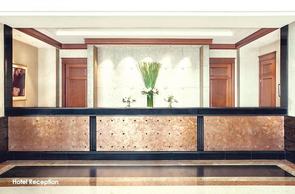Hotel Menara Peninsula Jakarta