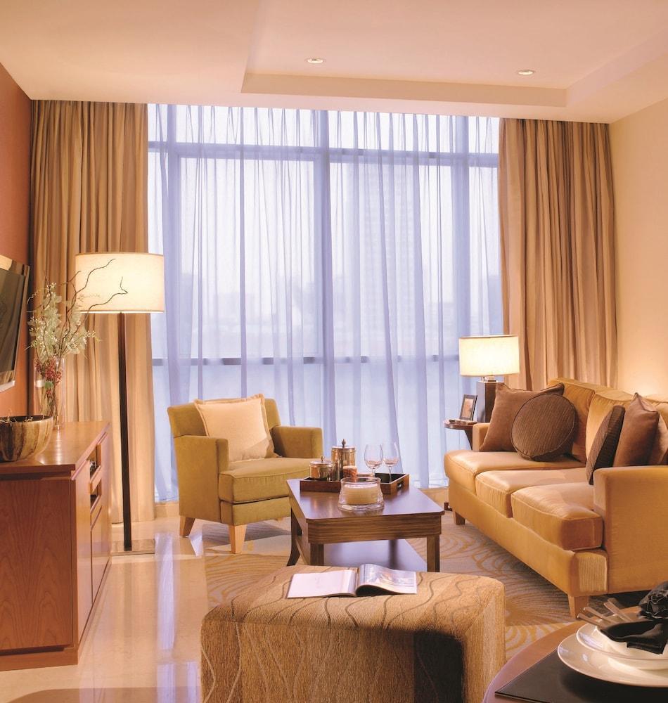Aparthotel Oakwood Premier Cozmo 5*