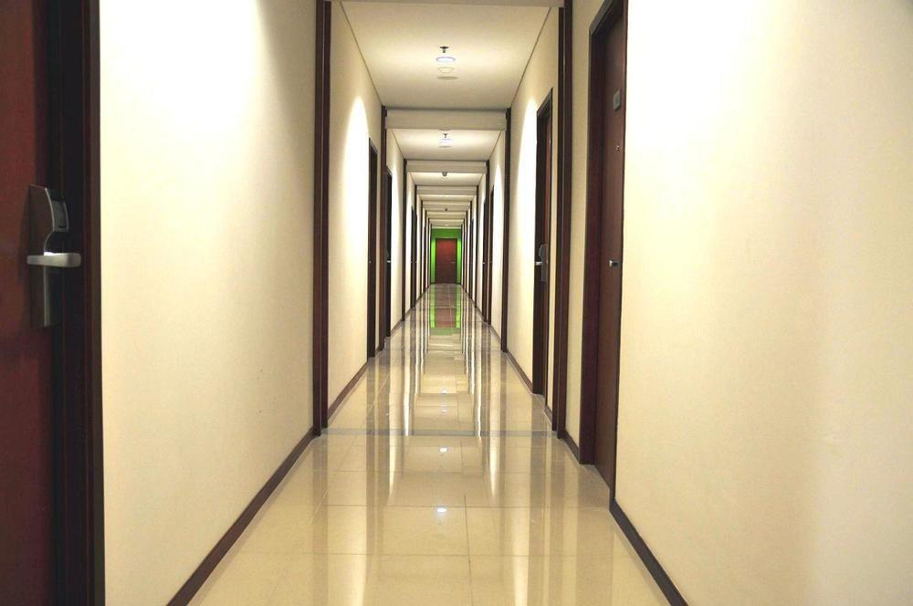 Capital O 1748 Thamrin Condotel Hotel