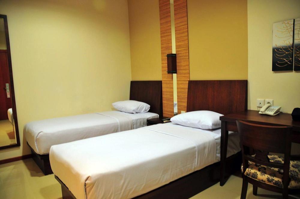 Capital O 1748 Thamrin Condotel Hotel 3*